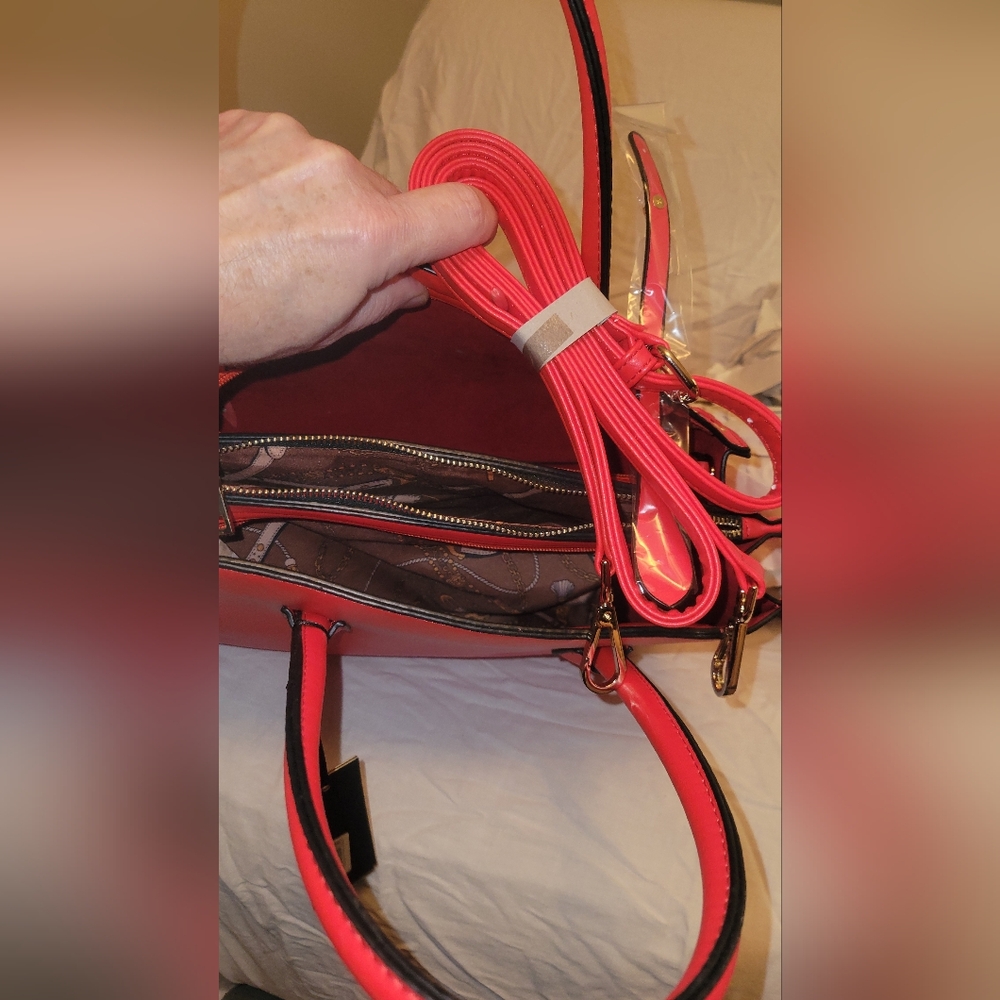 Stylish Red Handbag - Picture 4 of 4